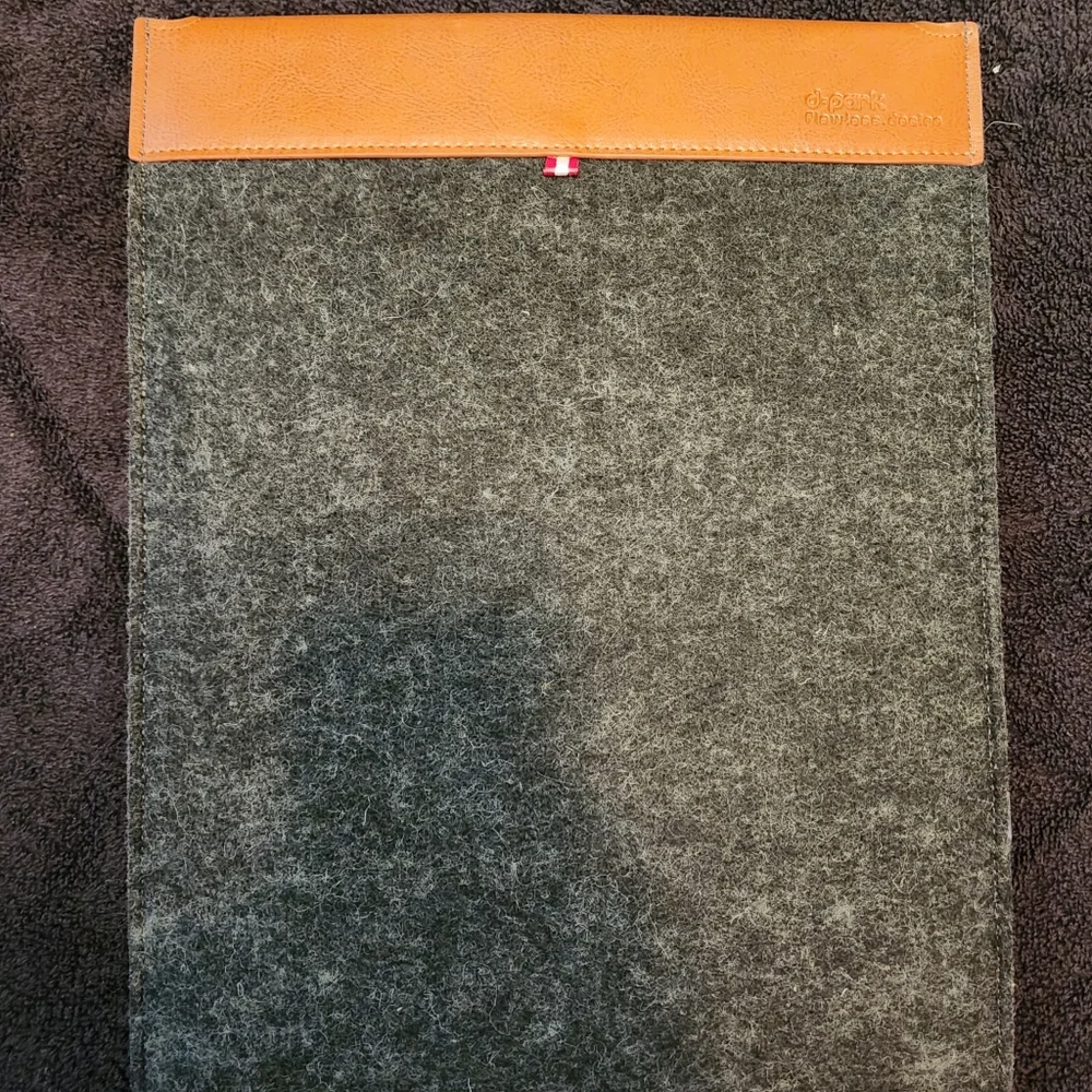 Leather tablet/computer sleeve